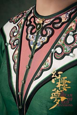 刺绣服饰与绒花造型细节特写封面